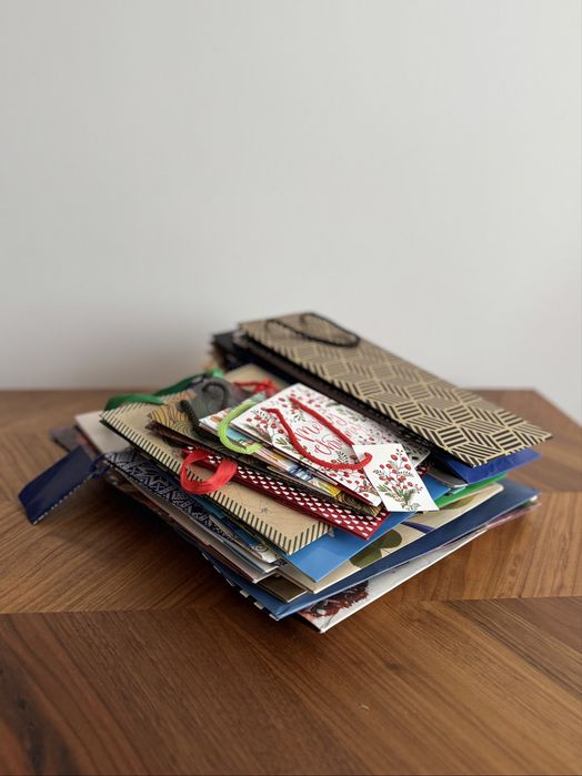 Komplet 30 ozdobnych toreb prezentowych – różne rozmiary i okazje!