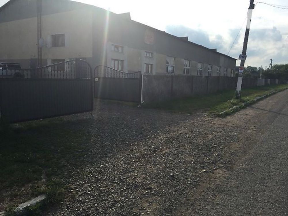 Продам комерційну будівлю
