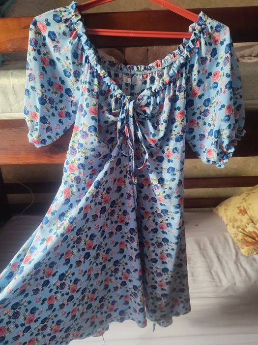 Жіноча сукня на затяжках