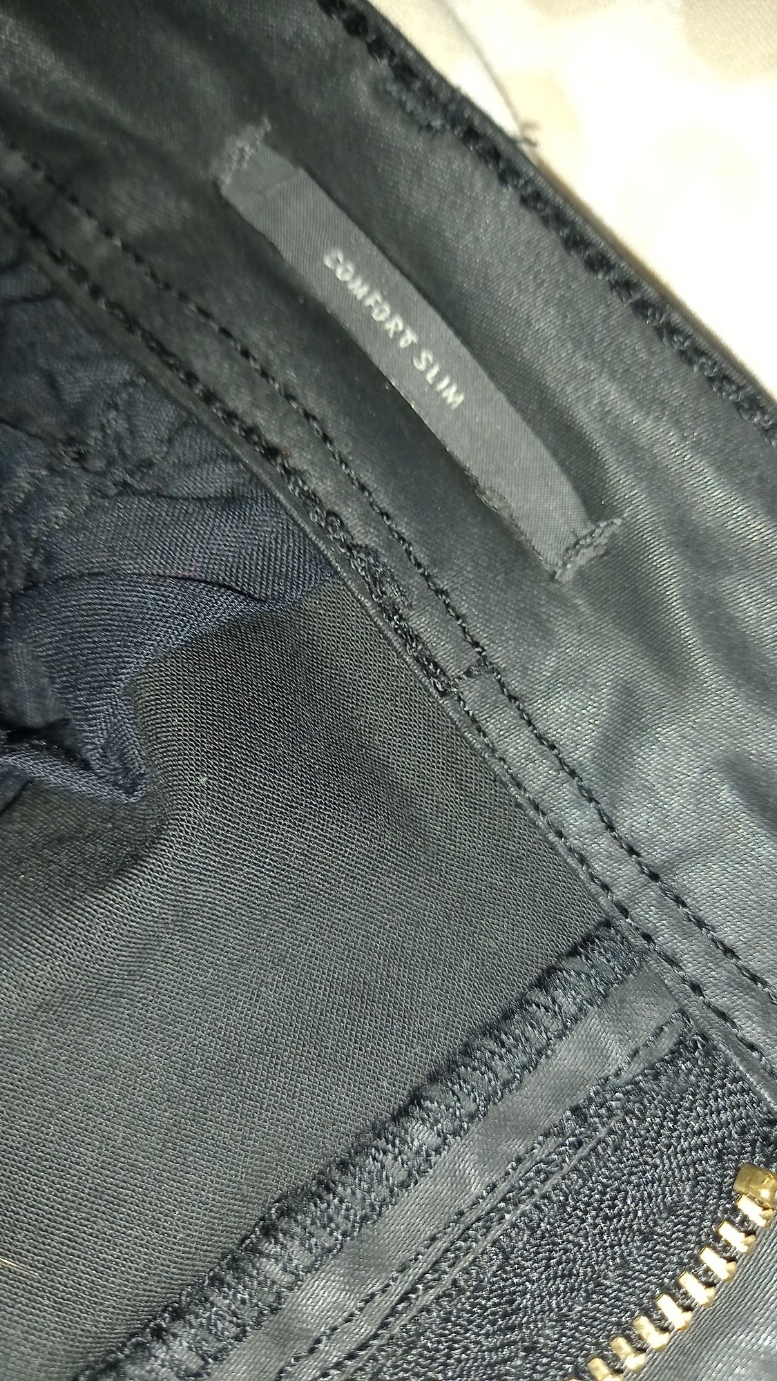 Стретчевые брюки с пропиткой под кожу Esprit