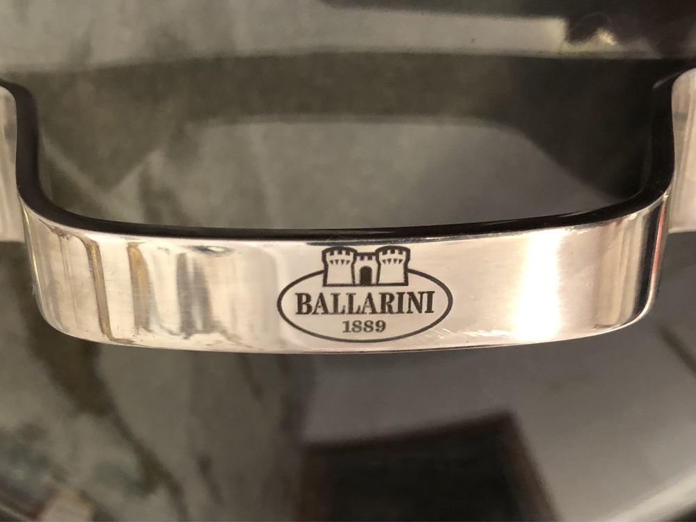 Продам кастрюлю BALLARINI