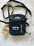 Czarna torba na ramię Patagonia – mała listonoszka, crossbody, miejska