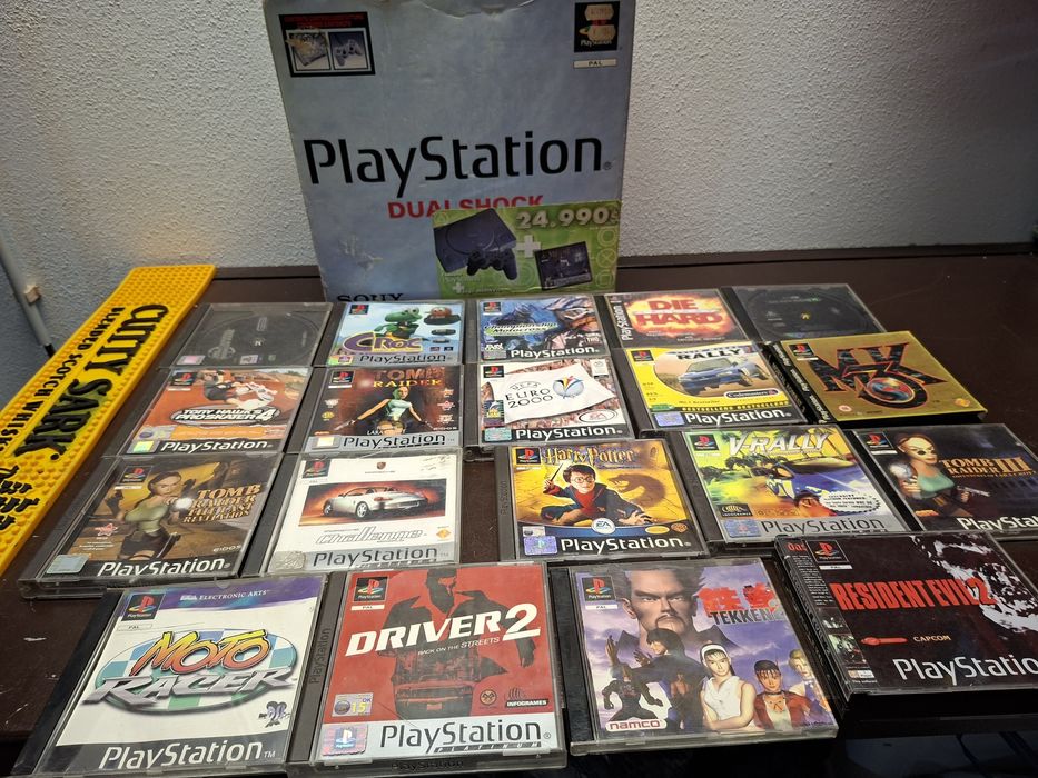 Consola ps1 com jogos.