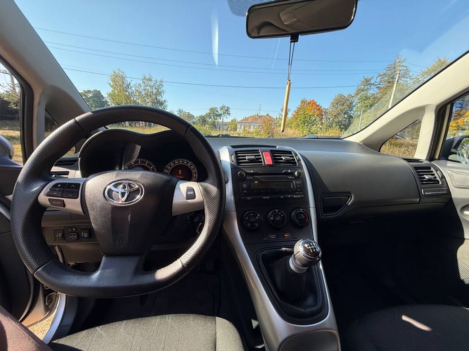 Toyota auris 2010 1.4 MT