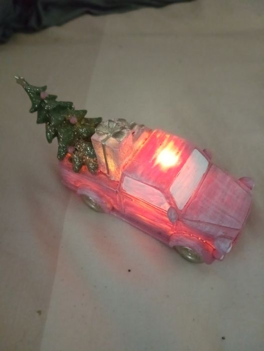 Сувенір машинка що світиться та везе ялинку
