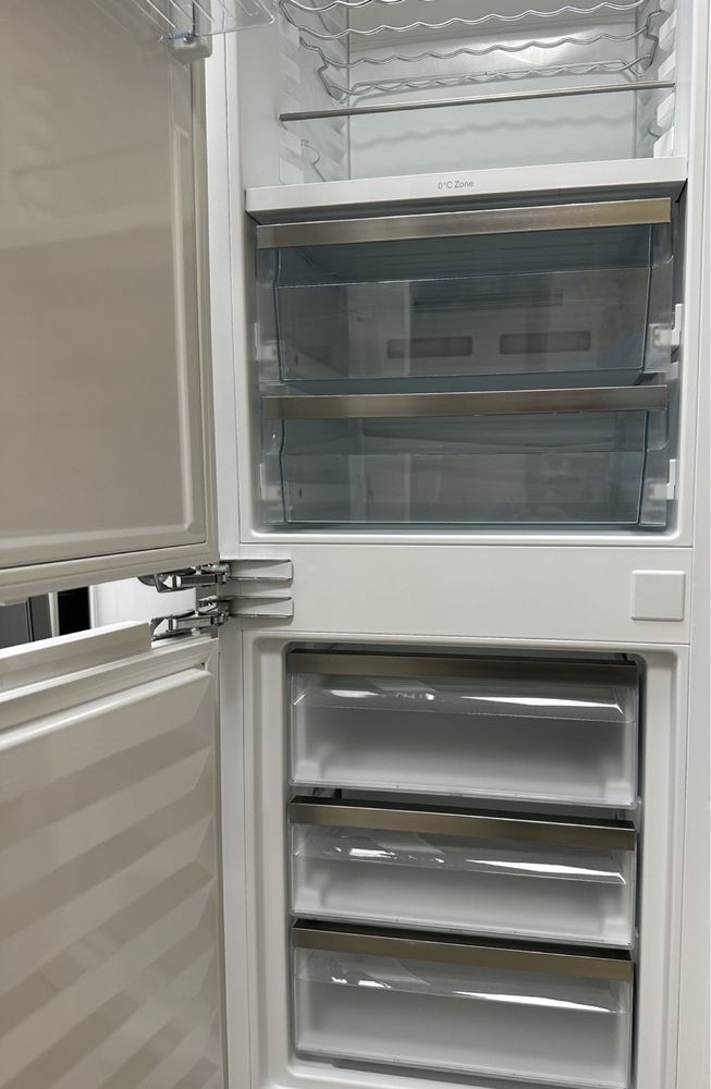 Вбудовуваний Miele  KFN 7744 E  холодильник-морозильник