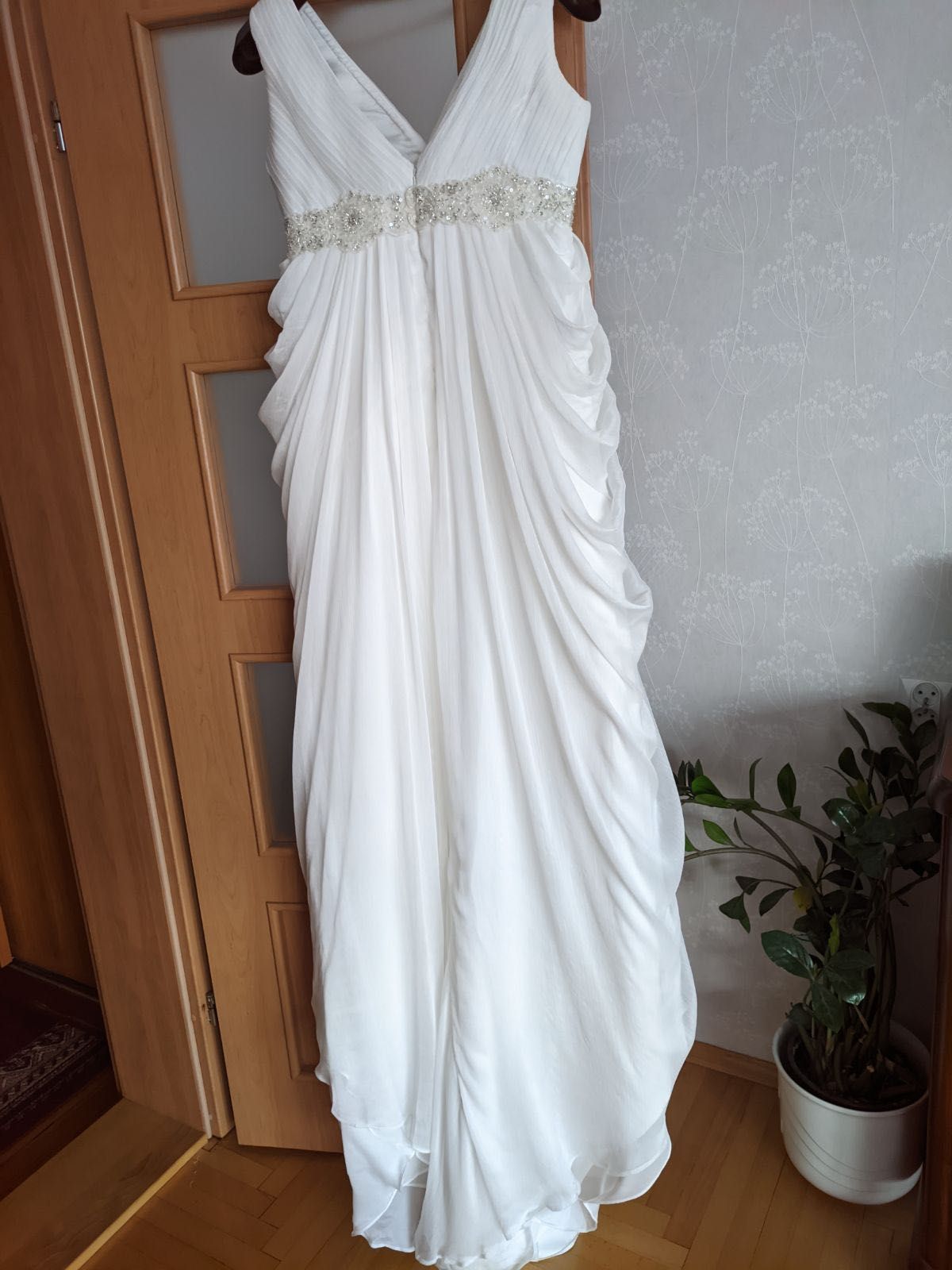 Przepiękna suknia ślubna z kryształkami  Swarovskiego
