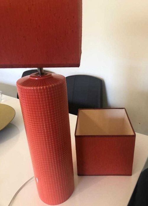 candeeiro laranja em cerâmica com oferta de outro abajur