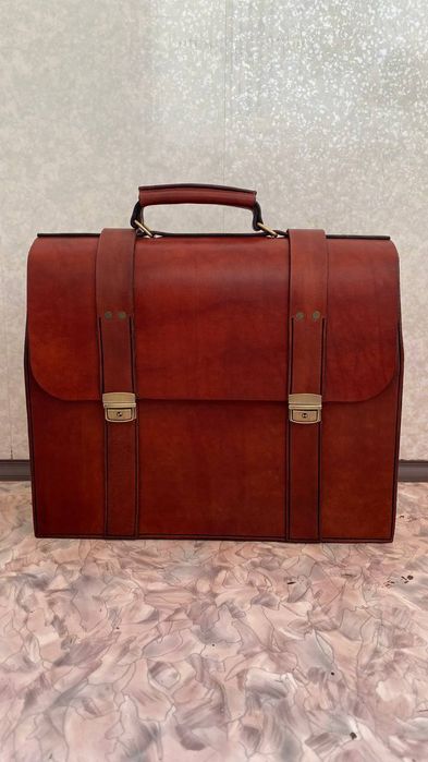 Кожаная сумка ручной работы для бумаг / ноутбука