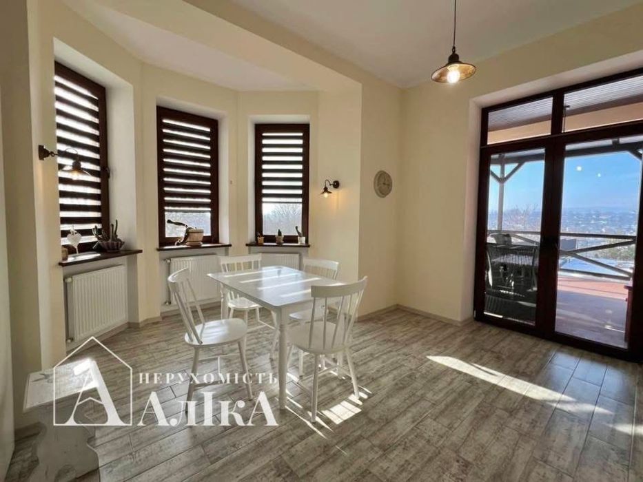 Продам будинок мрії з басейном та неймовірним видом на каньйон