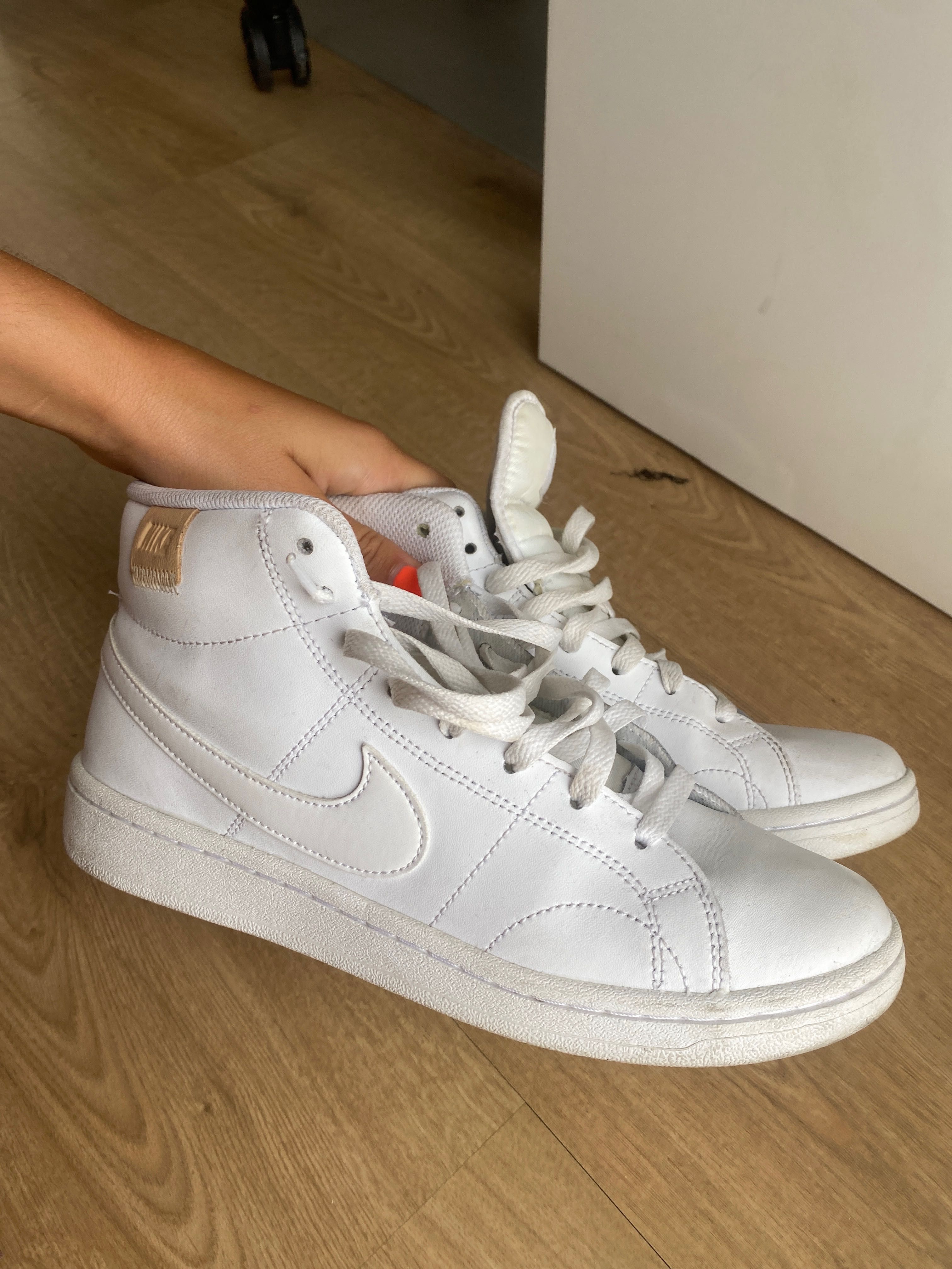 Nike court brancos