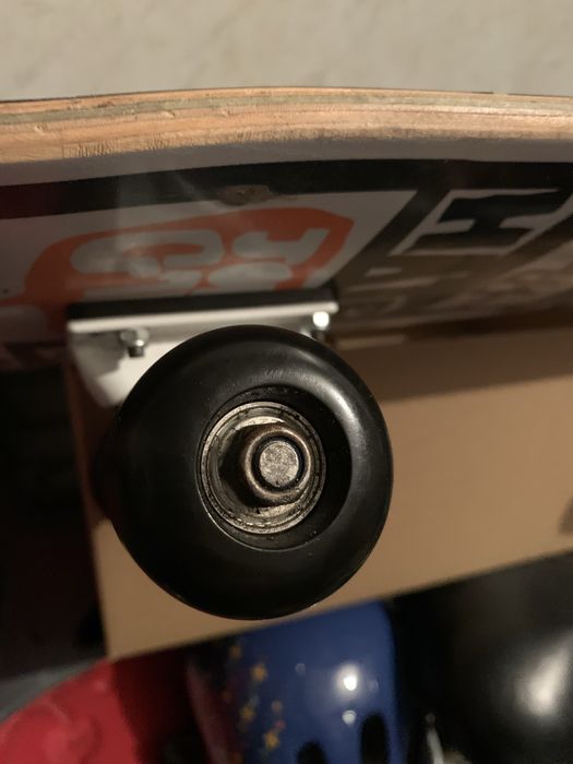 Deskolorka skateboard model pro Joe Gavin