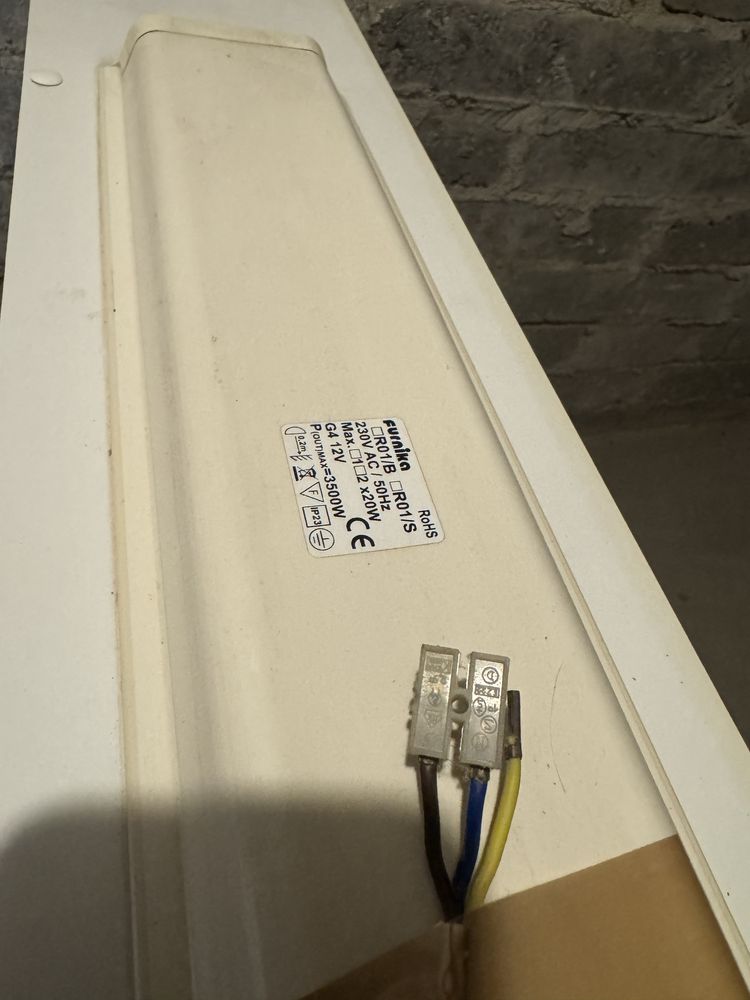 !!! Lustro wiszące z półką podświetlaną i gniazdkiem 230 v Okazja !!!
