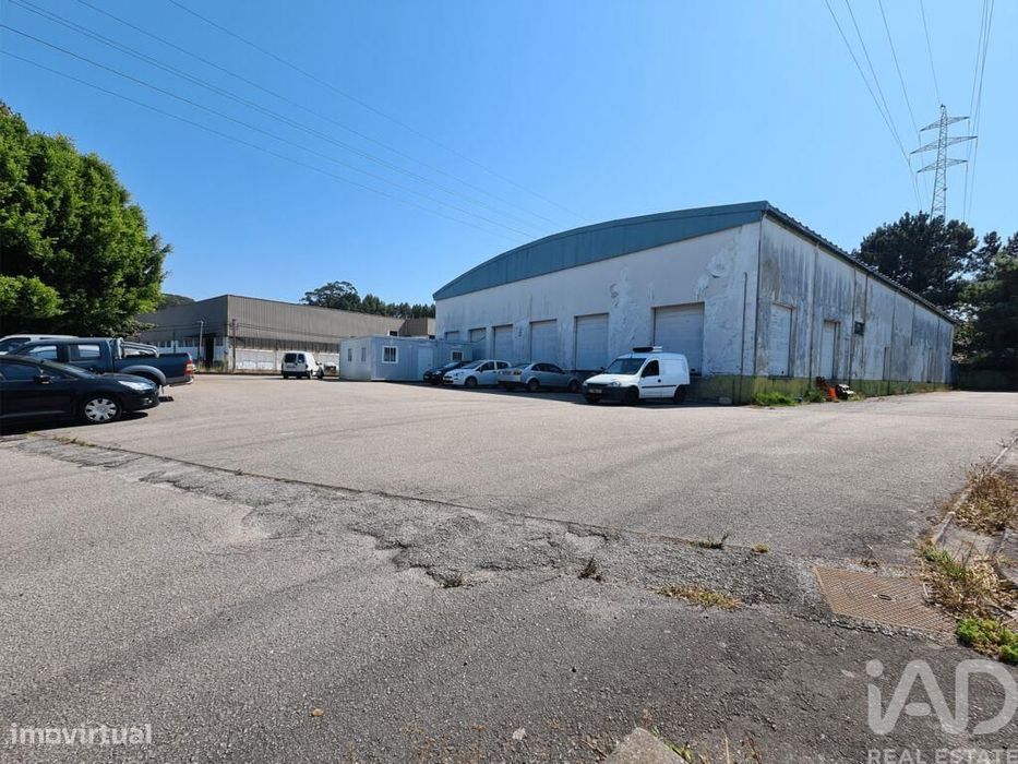 Armazém T35 em Mafamude e Vilar do Paraíso de 1760,00 m2