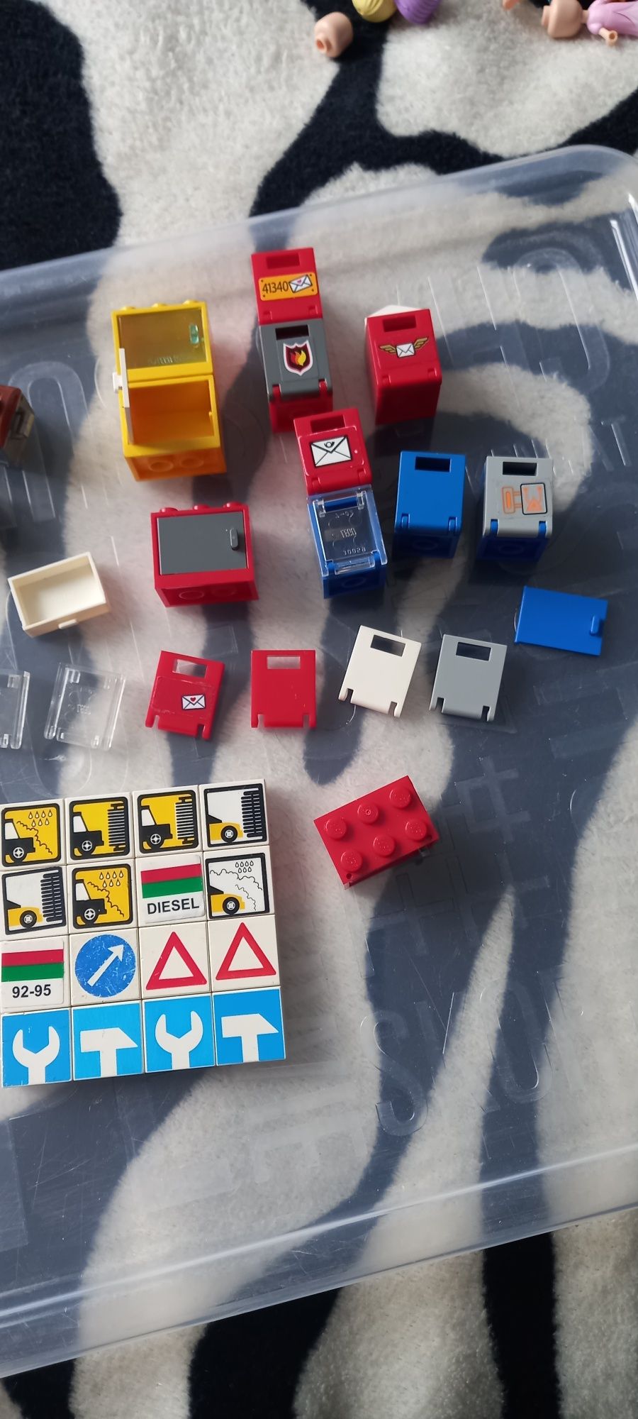 Lego skrzynki skrzyneczki oraz, płytki z nadrukiem i naklejkami