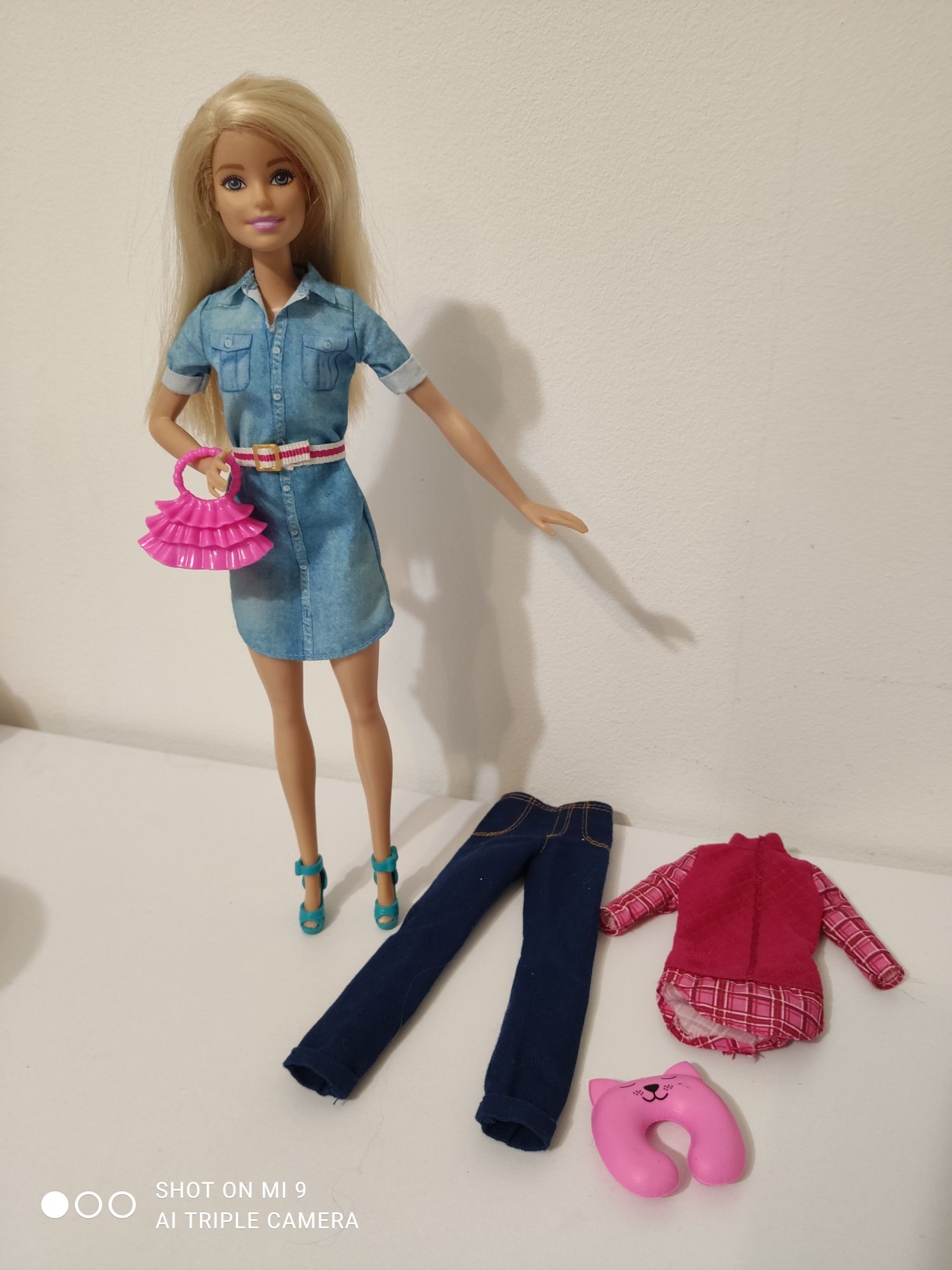 Barbie Lalka w podróży Mattel akcesoria sukienka,spodnie,bluzka modna