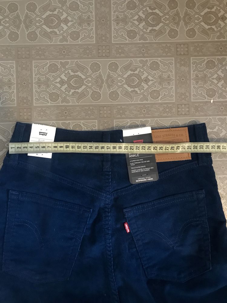 Штани levis вельветовые срочно прадам