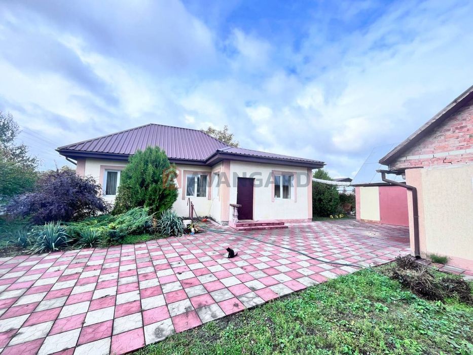 Продається будинок в центрі с.Свидівок(Є-відновлення)