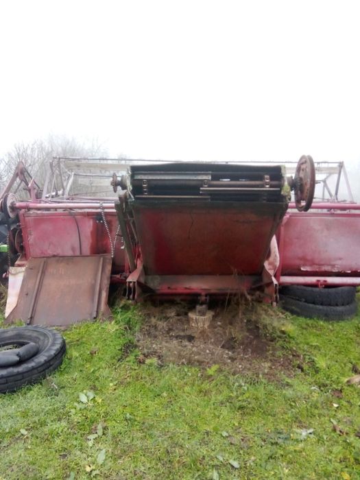 Продам Комбайн Нива