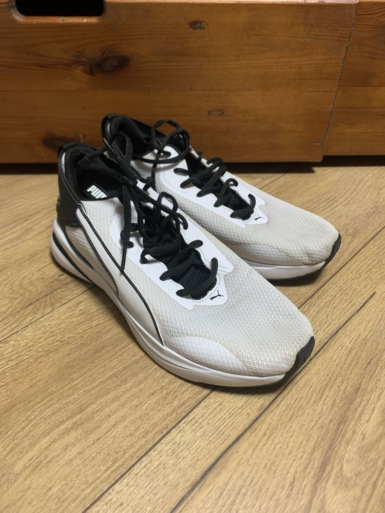 Puma 42 розміру.
