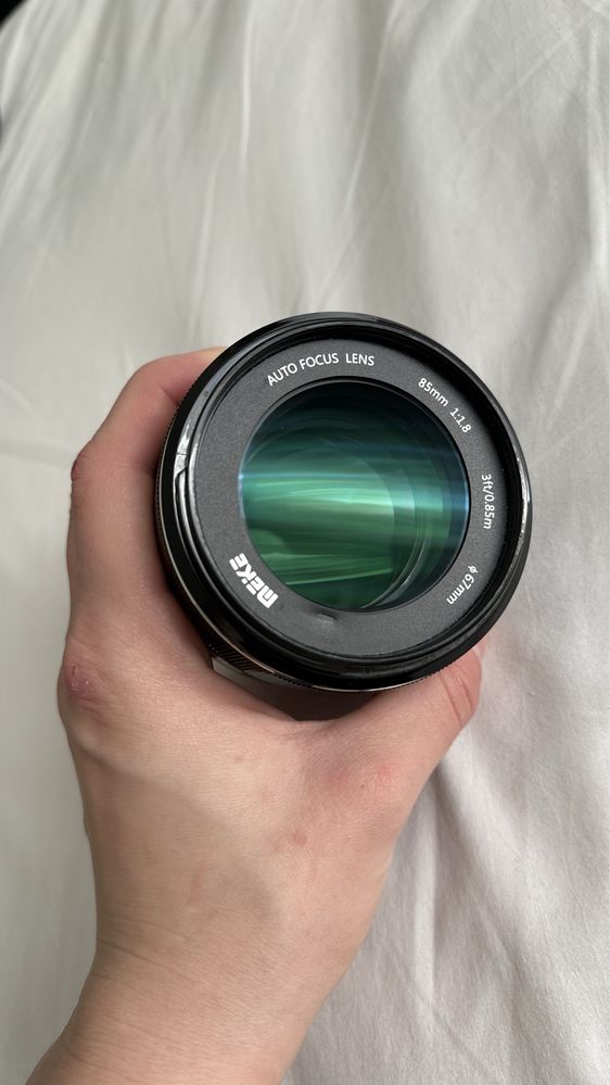 Обʼєктив Meike MK85 mm F/1.8