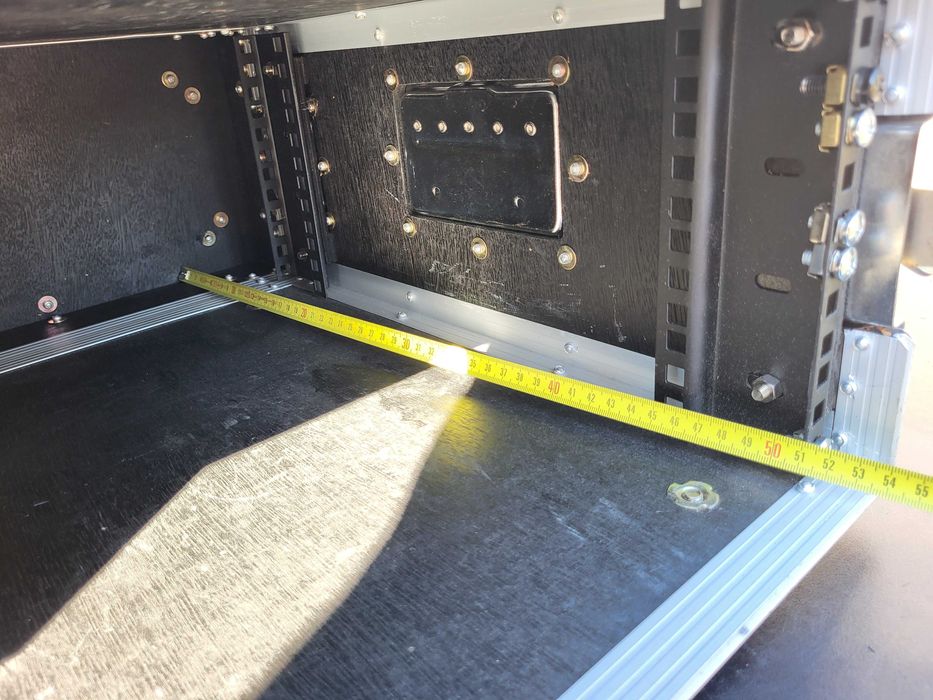 RACK 4U 2x szyna (42cm pomiędzy) case FAKTURA