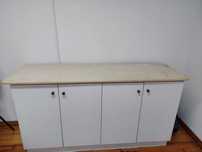 Movel branco com tampo em mármore