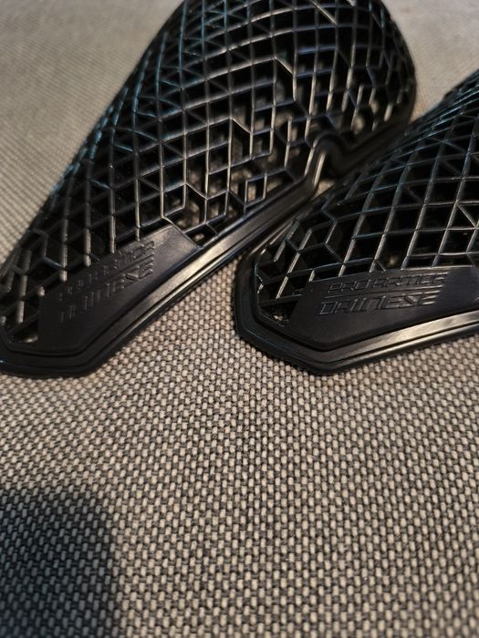 Dainese Pro Armor - proteções cotovelos
