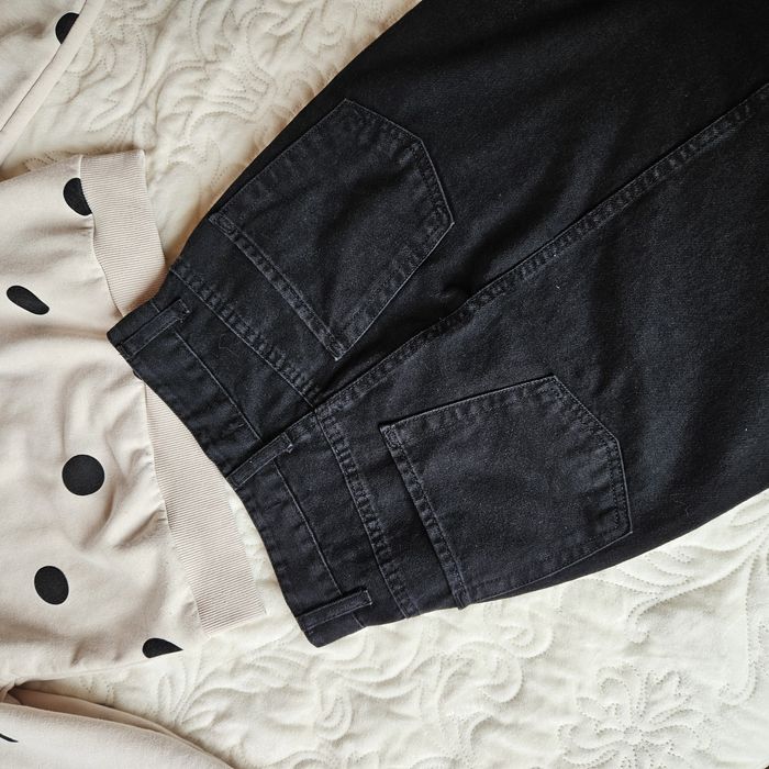 Чорна довга джинсова спідниця з розрізом збоку