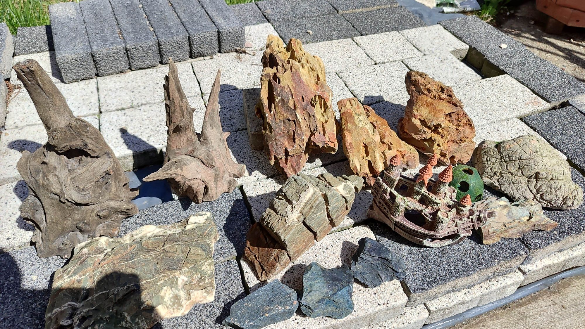 Kamienie dragon stone, dekoracyjne naturalne, 2 korzenie, statek