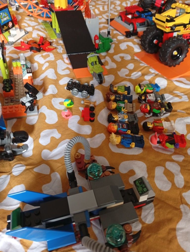 LEGO oficial. Mega conjunto de vários sets.