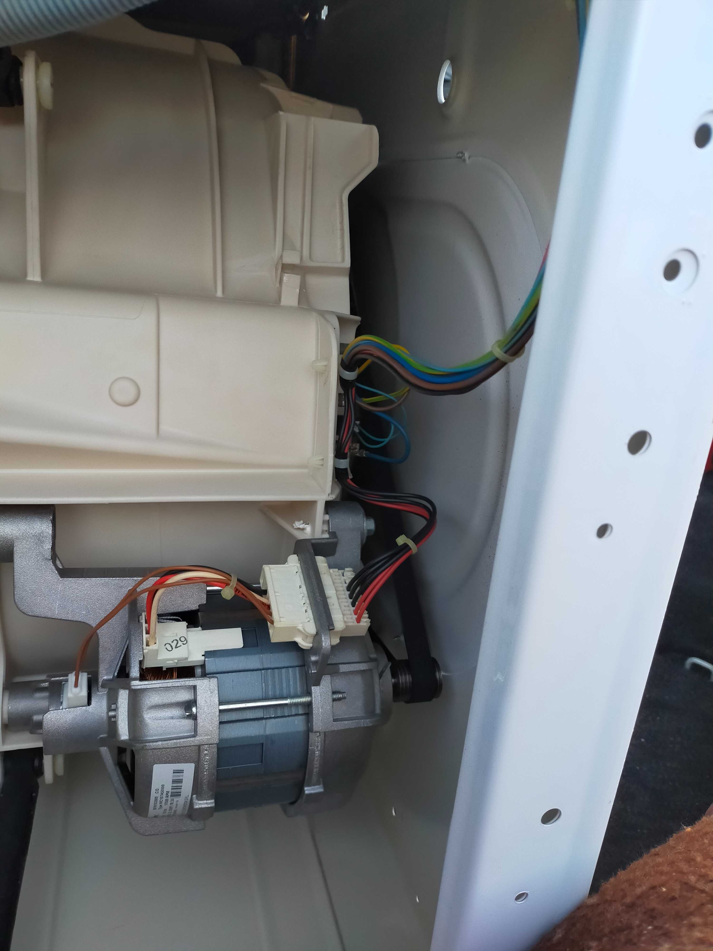 Pralka do zabudowy Hotpoint-Ariston BWMD 742
