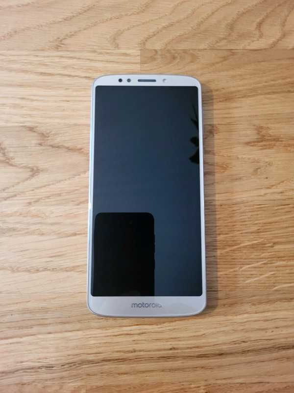 Motorola Moto E5 Plus 2 GB/16 GB – złota – sprawna, dobry stan