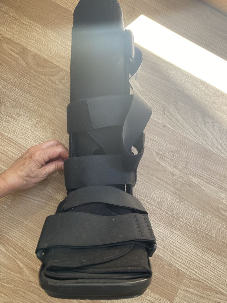 Vendo Bota Ortopédica nova