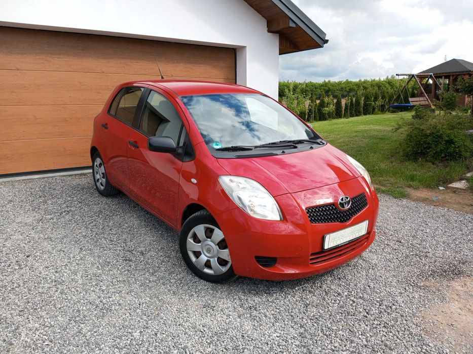 Toyota Yaris 1.3 Benzyna 97000 km przebiegu 2 x koła Kamera