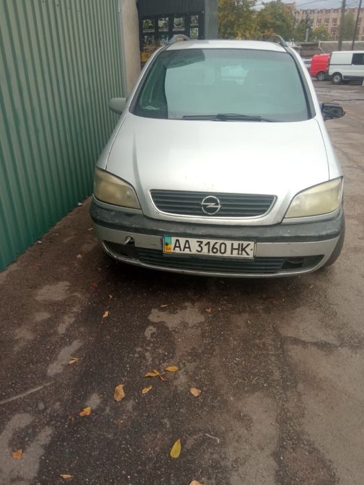 Opel zafira.