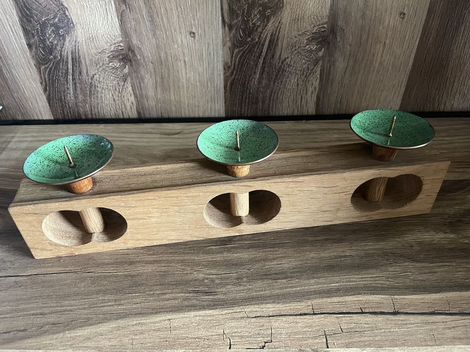 Rustykalny drewniany świecznik