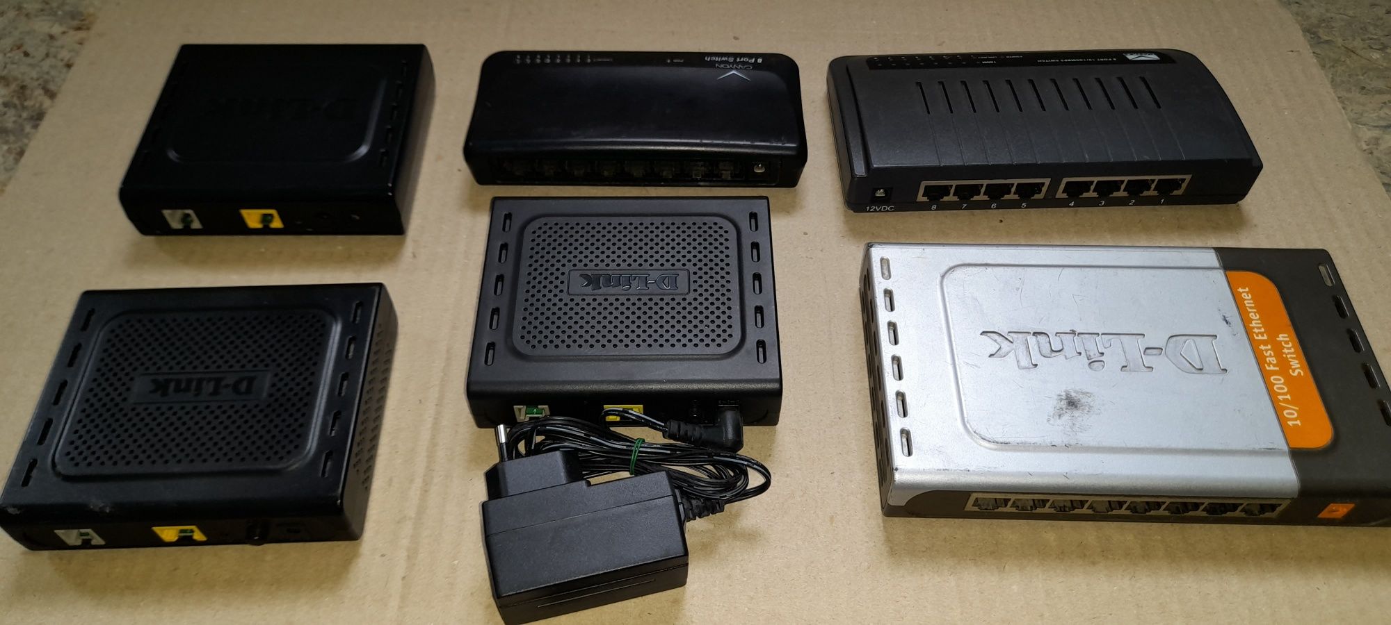 Коммутатор и модем портами Ethernet.