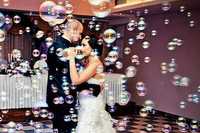 Шоу мильні бульбашки на розрізання торту, перший танець весілля