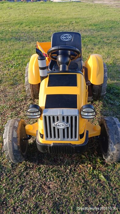 Traktor na akumulator