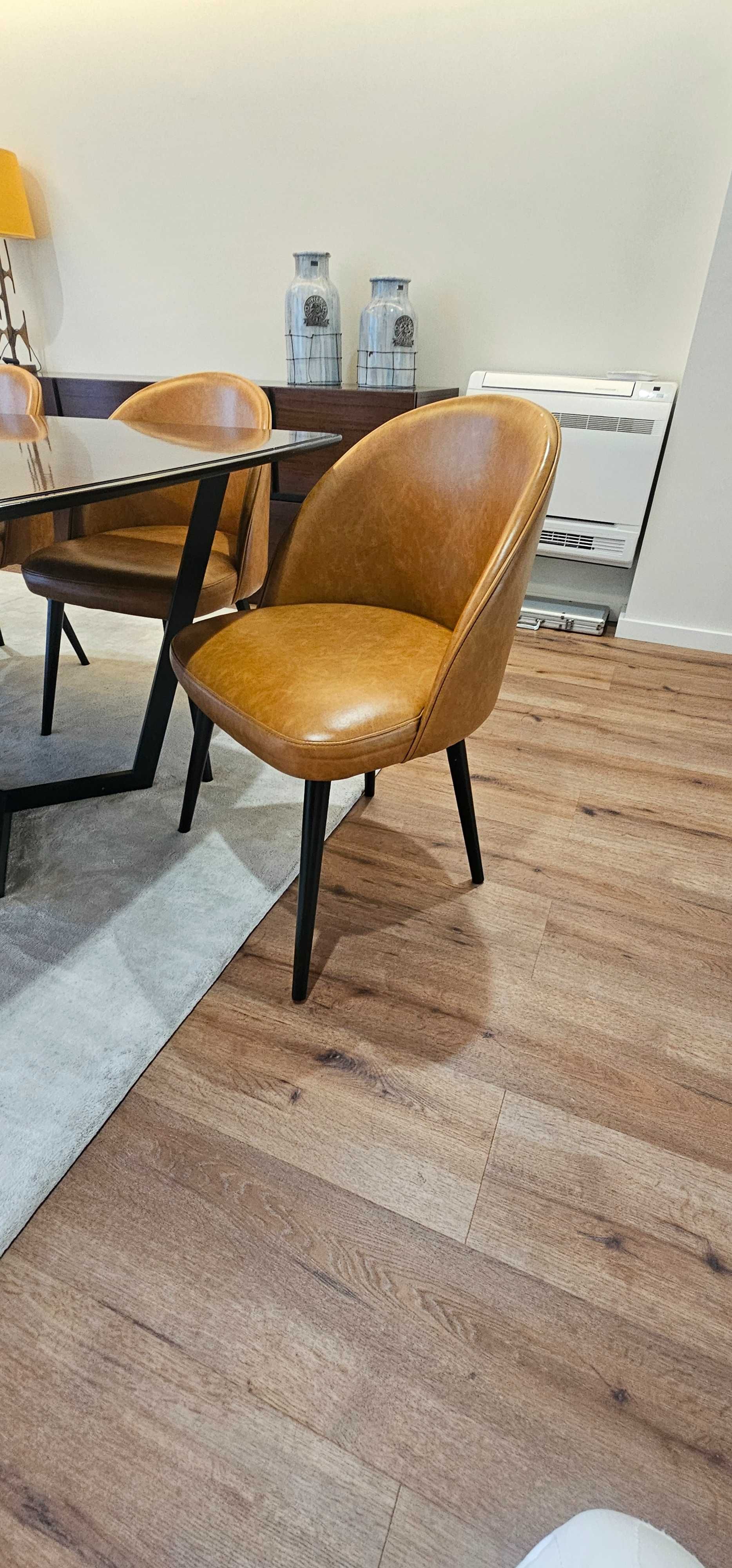 Mesa de Jantar 8 lugares + 8 cadeiras