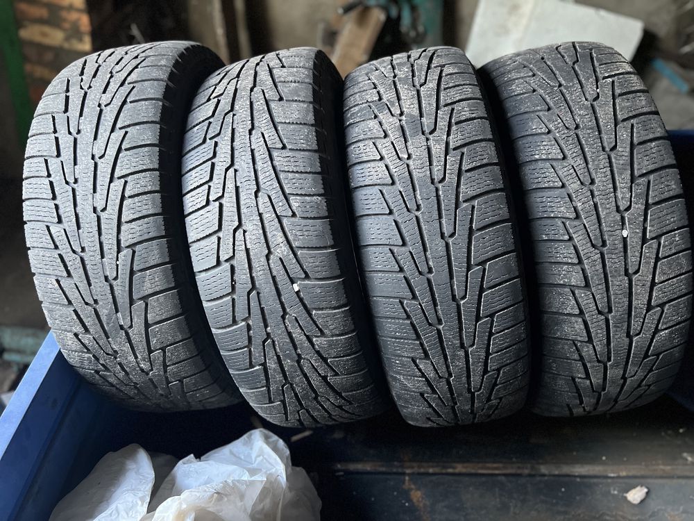 Комплект зимової гуми для позашляховика 245/65 R17