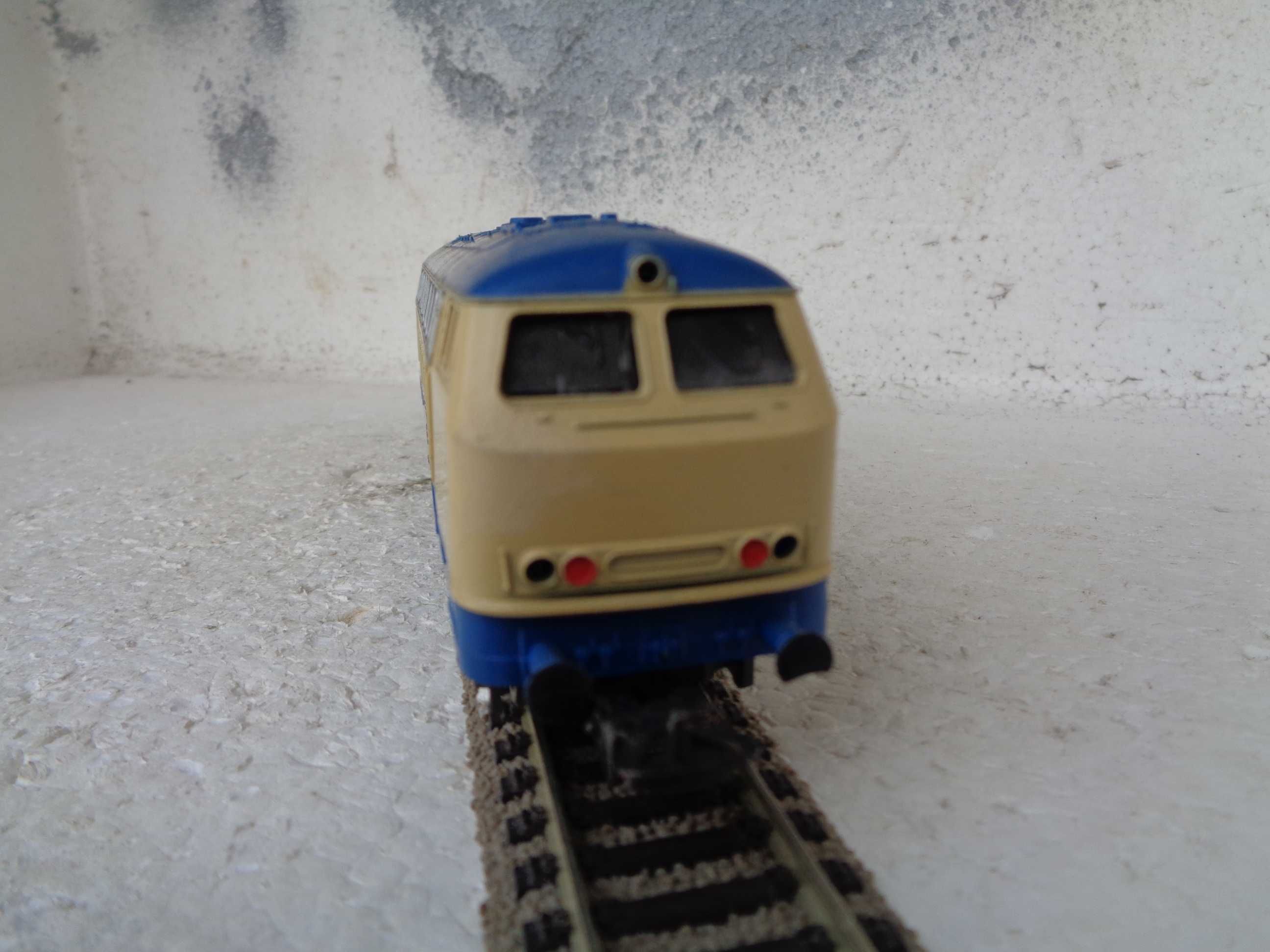 1:87 LIMA Locomotiva Diesel da DB V218 -6 comboio
