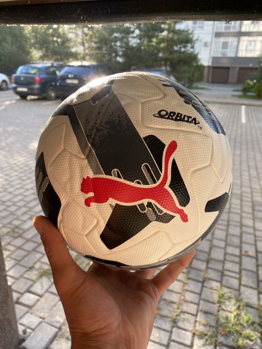 Футбольний мʼяч Puma Orbita!