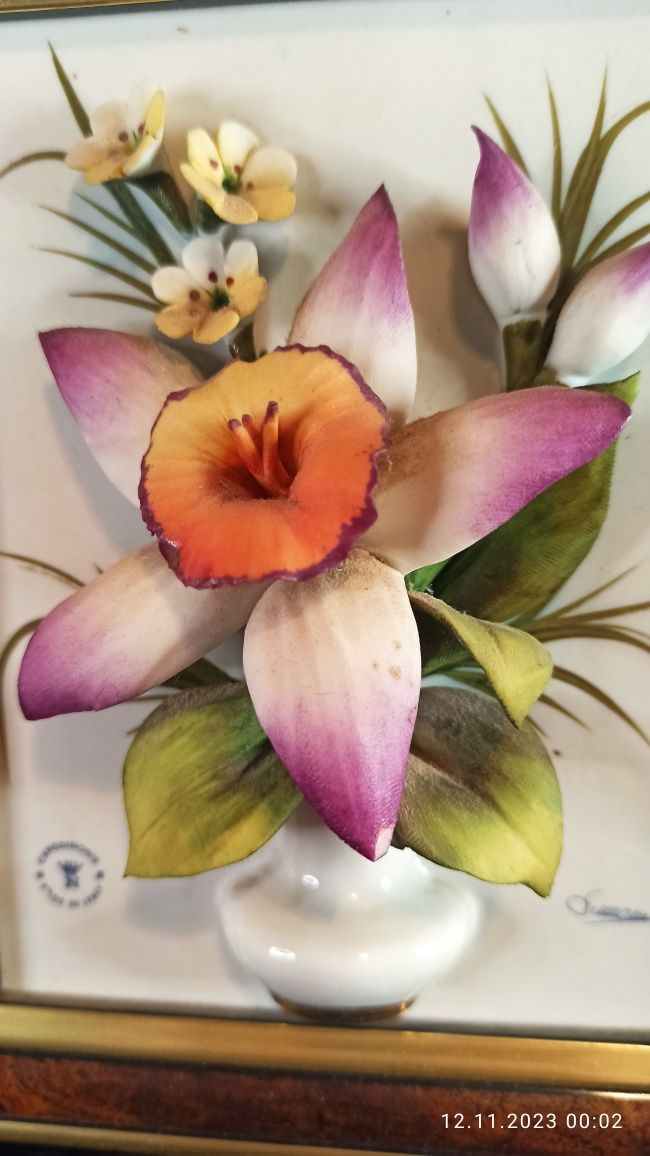 Porcelana Capodimonte obraz z porcelanowymi kwiatami  projekt Simonn