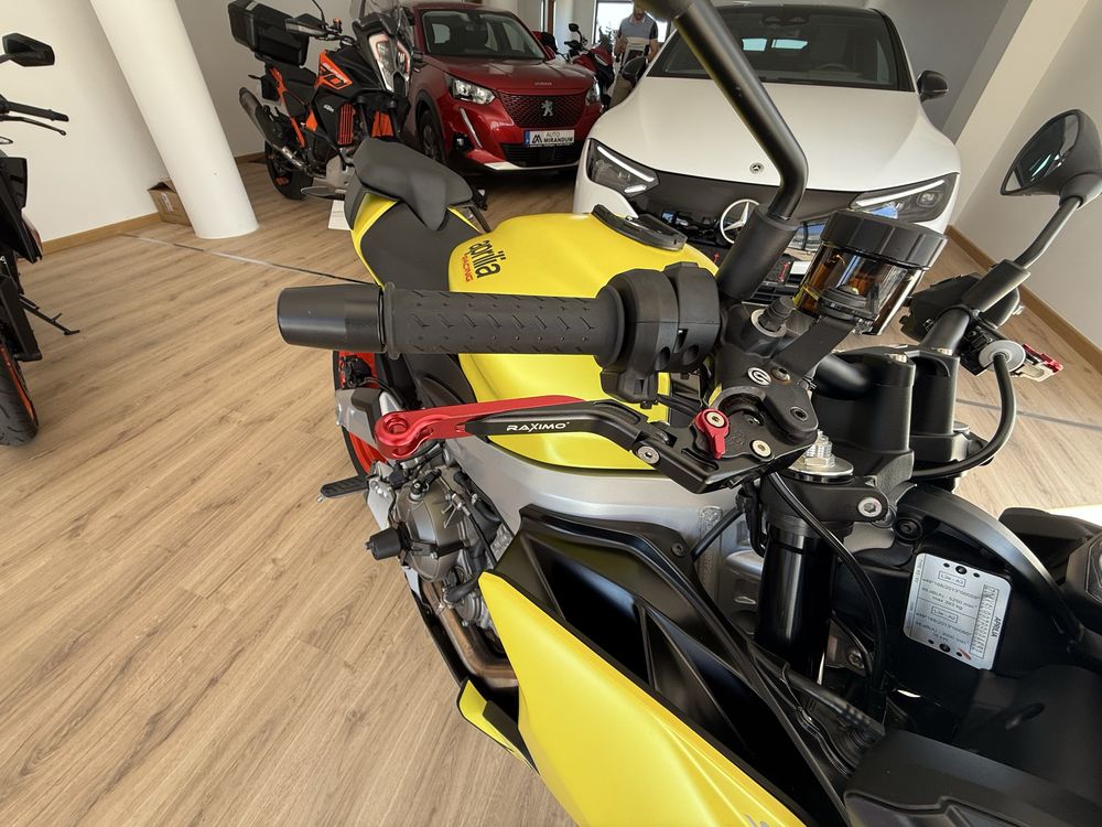 Aprilia Tuono 660 de 2023 com 2500km