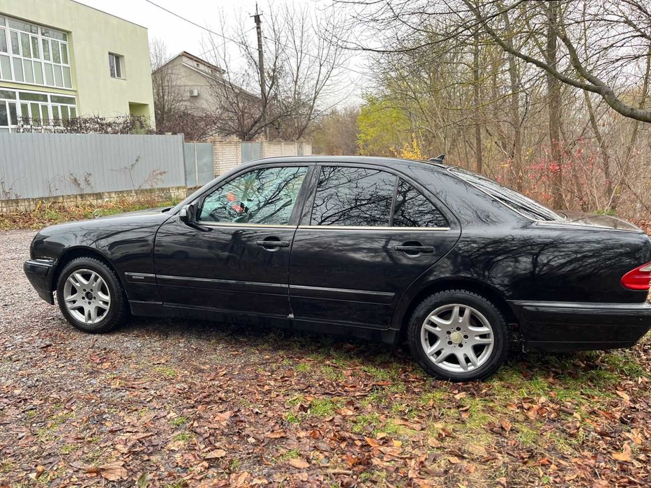 Mercedes E200 (W210) 2.0 л, газ/бензин, автомат