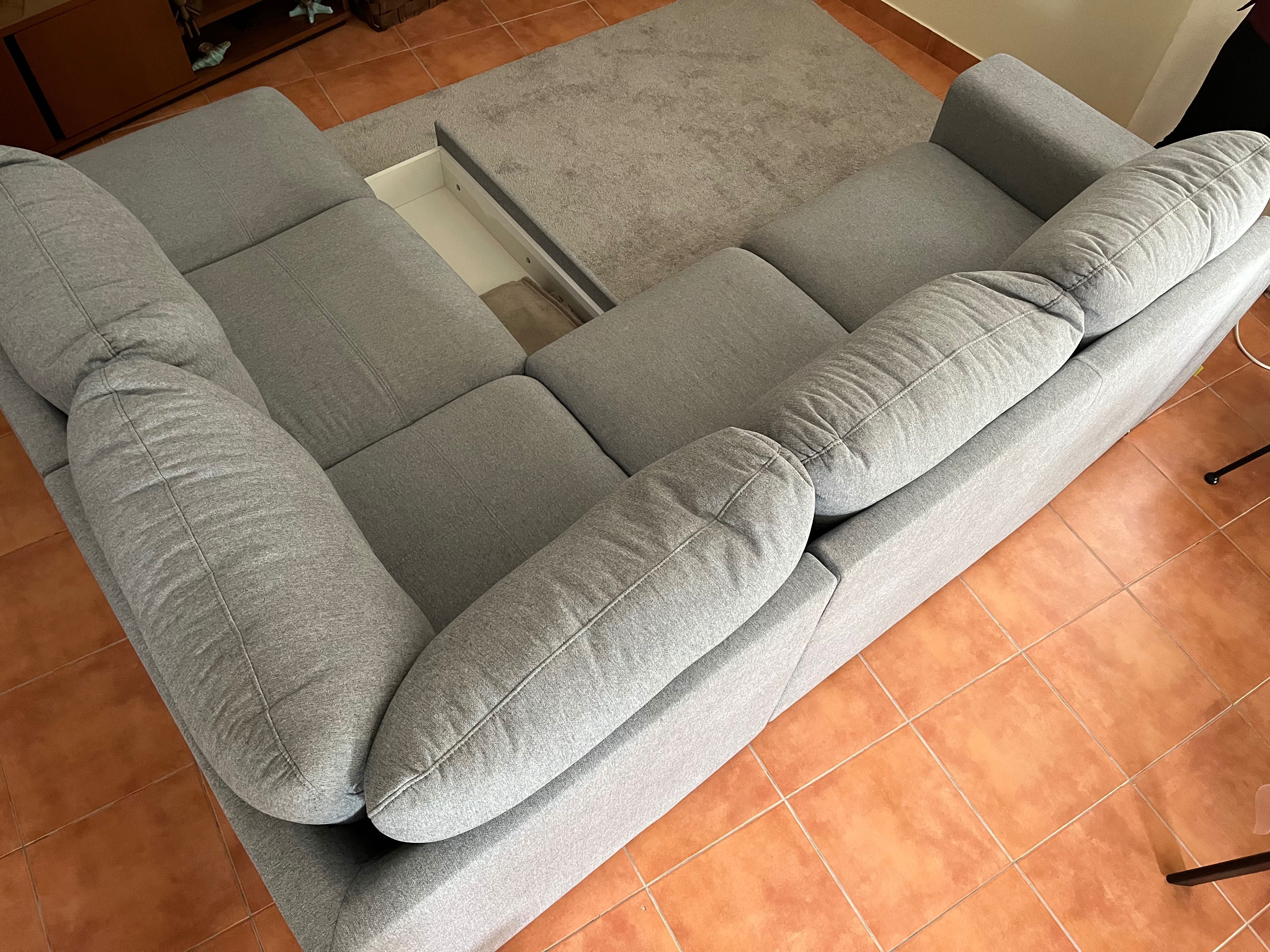 Sofá-cama em bom estado