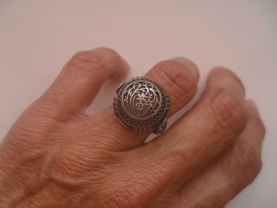 Warmet - stary srebrny pierścionek - ażurowa kopułka - cena ost