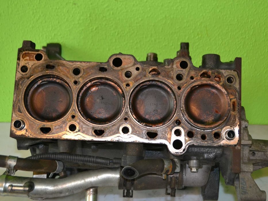 Blok silnika tłoki korbowody  KIA Picanto 1.1i  G4HD